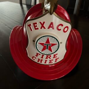 Texaco Fire Chief Vintage-Style Red Helmet Plaque